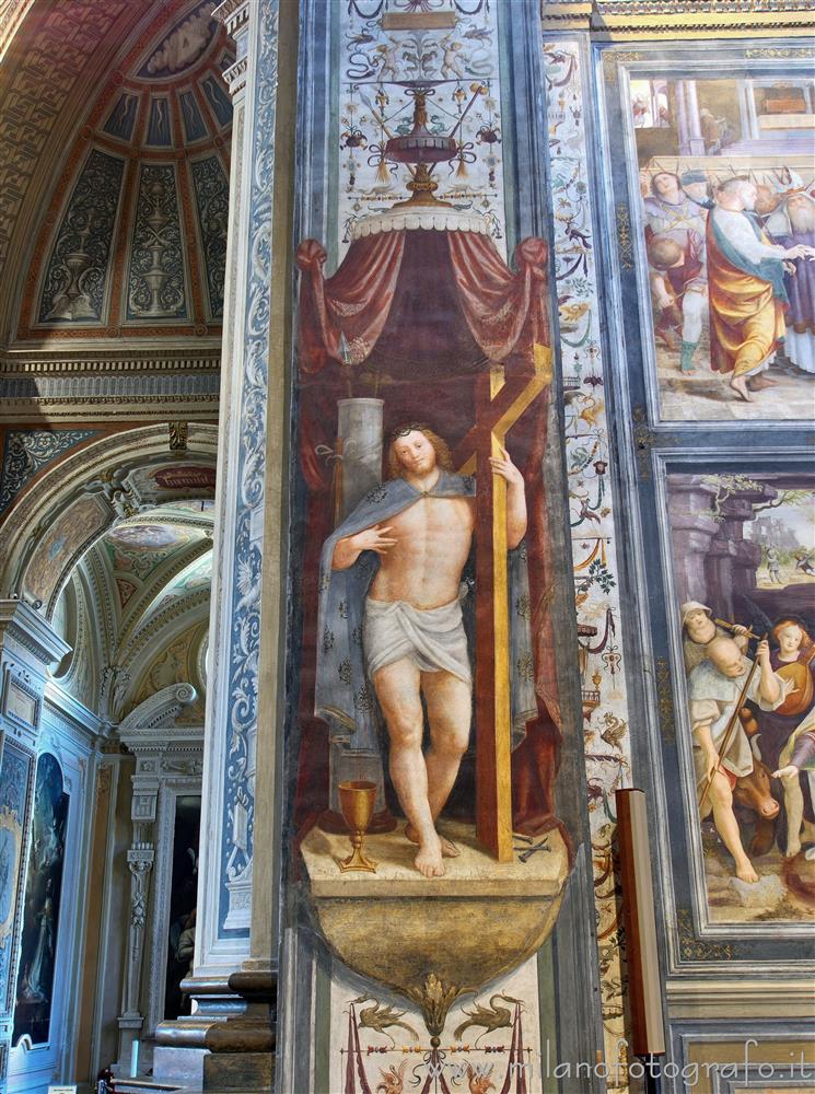 Legnano (Milano) - Gesù Cristo sul pilastro sinistro dell'arco di ingresso al presbiterio della Basilica di San Magno
